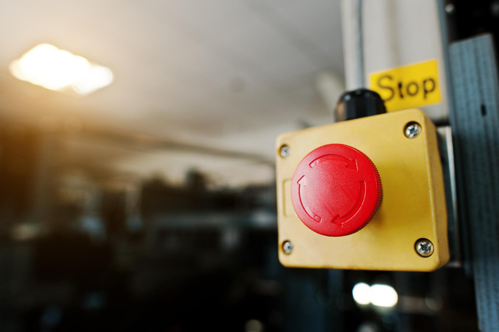 SAFETY - SCHUTZ FÜR MENSCH UND MASCHINE Notausschalter